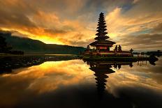 Pura Ulun Danu Bratan Water Temple-toonman-Framed Photographic Print