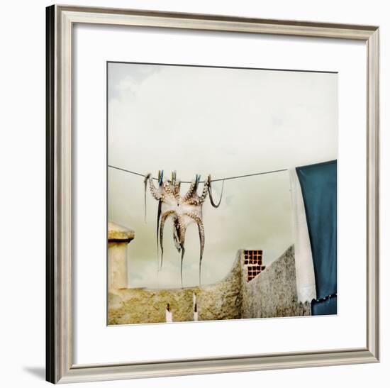 Tote Hose-null-Framed Giclee Print