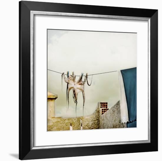 Tote Hose-null-Framed Giclee Print