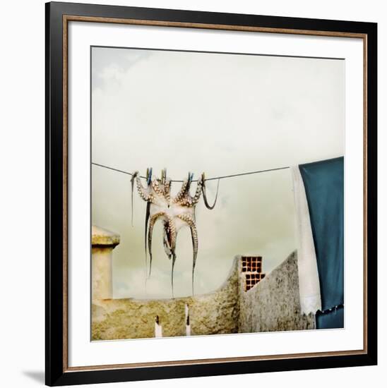 Tote Hose-null-Framed Giclee Print