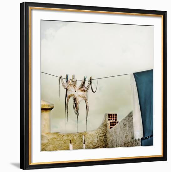 Tote Hose-null-Framed Giclee Print