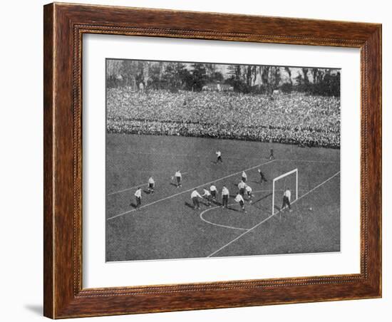 Tottenham Hotspur vs Sheffield United-null-Framed Photographic Print