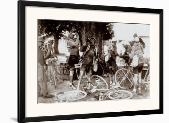 Tour de France, Drinkers-null-Framed Art Print