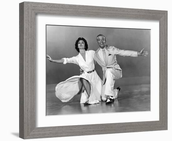 Tous en Scene THE BAND WAGON by VincenteMinnelli with Cyd Charisse and Fred Astaire, 1953 (b/w phot-null-Framed Photo