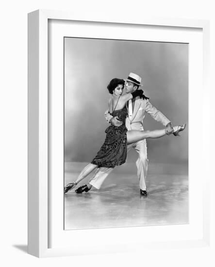 Tous en Scene THE BAND WAGON by VincenteMinnelli with Cyd Charisse and Fred Astaire, 1953 (b/w phot-null-Framed Photo