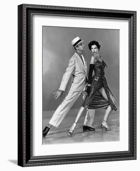 Tous en Scene THE BAND WAGON by VincenteMinnelli with Cyd Charisse and Fred Astaire, 1953 (b/w phot-null-Framed Photo