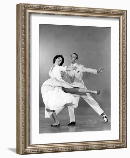 Tous en Scene THE BAND WAGON by VincenteMinnelli with Cyd Charisse and Fred Astaire, 1953 (b/w phot-null-Framed Photo