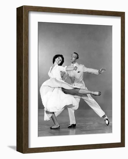 Tous en Scene THE BAND WAGON by VincenteMinnelli with Cyd Charisse and Fred Astaire, 1953 (b/w phot-null-Framed Photo