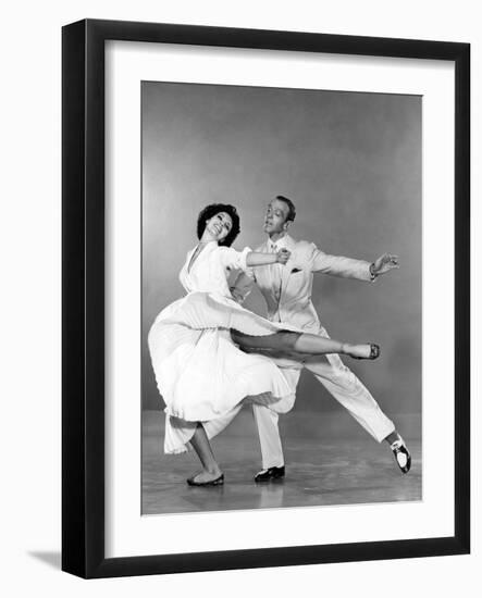 Tous en Scene THE BAND WAGON by VincenteMinnelli with Cyd Charisse and Fred Astaire, 1953 (b/w phot-null-Framed Photo