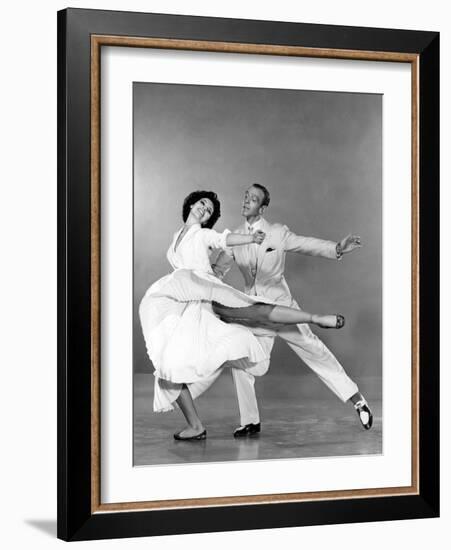 Tous en Scene THE BAND WAGON by VincenteMinnelli with Cyd Charisse and Fred Astaire, 1953 (b/w phot-null-Framed Photo