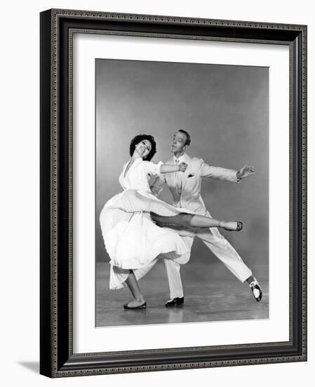 Tous en Scene THE BAND WAGON by VincenteMinnelli with Cyd Charisse and Fred Astaire, 1953 (b/w phot-null-Framed Photo