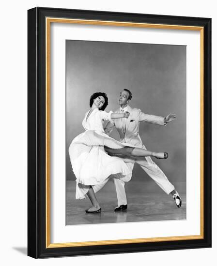 Tous en Scene THE BAND WAGON by VincenteMinnelli with Cyd Charisse and Fred Astaire, 1953 (b/w phot-null-Framed Photo