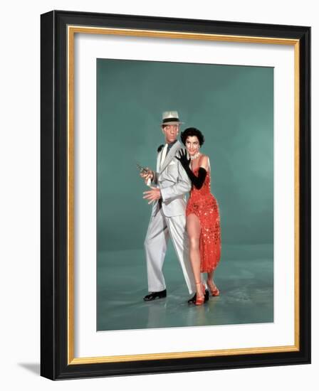 Tous en Scene THE BAND WAGON by VincenteMinnelli with Cyd Charisse and Fred Astaire, 1953 (photo)-null-Framed Photo