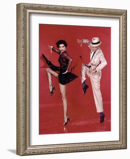 Tous en Scene THE BAND WAGON by VincenteMinnelli with Cyd Charisse and Fred Astaire, 1953 (photo)-null-Framed Photo