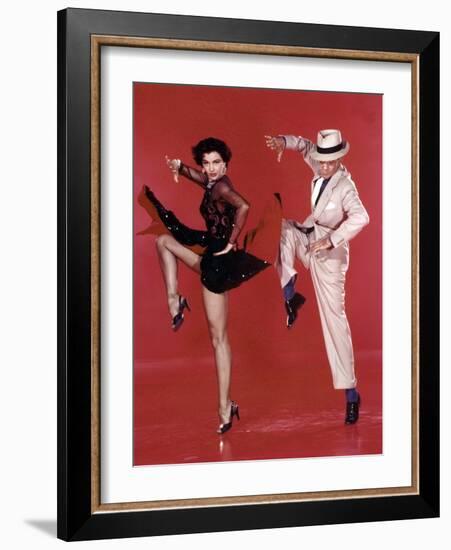 Tous en Scene THE BAND WAGON by VincenteMinnelli with Cyd Charisse and Fred Astaire, 1953 (photo)-null-Framed Photo