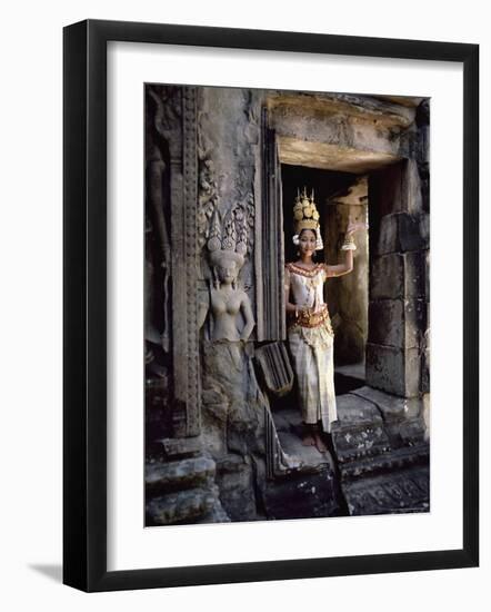 Traditional Cambodian Apsara Dancer, Siem Reap Province, Cambodia-Gavin Hellier-Framed Photographic Print