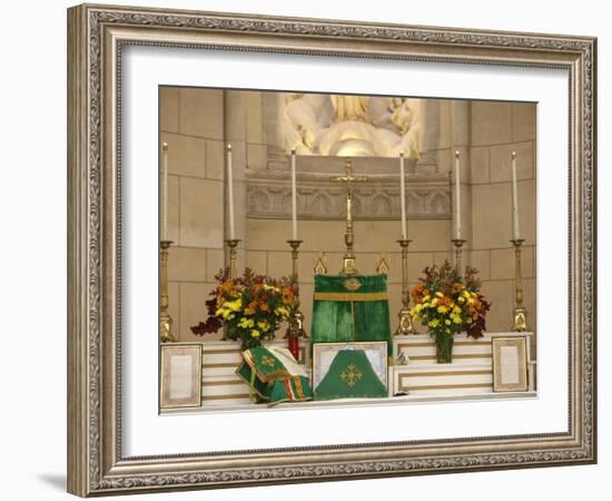 Traditionalist Mass in Notre-Dame Du Carmel Chapel, Fontainebleau, Seine-Et-Marne, France, Europe-Godong-Framed Photographic Print