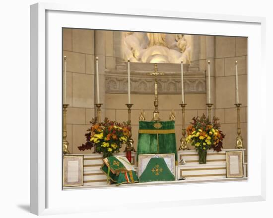 Traditionalist Mass in Notre-Dame Du Carmel Chapel, Fontainebleau, Seine-Et-Marne, France, Europe-Godong-Framed Photographic Print