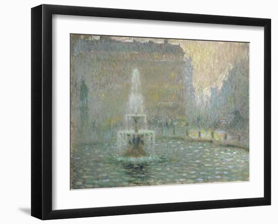 Trafalgar Square, C.1908-Henri Eugene Augustin Le Sidaner-Framed Giclee Print