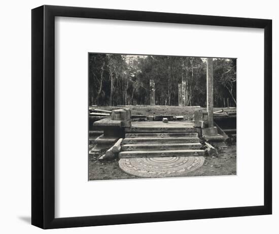 'Treppe mit Darstellung von Erdgeistern, wahrscheinlich Zugang zu einem heiligen Bobaum, Anuradhap-Unknown-Framed Photographic Print