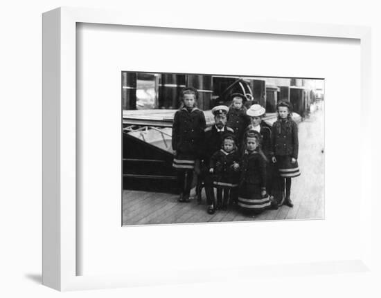 Tsar Nicholas II and Tsarina Alexandra of Russia and their children, 1907-Unknown-Framed Photographic Print
