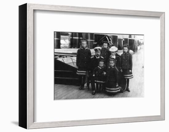 Tsar Nicholas II and Tsarina Alexandra of Russia and their children, 1907-Unknown-Framed Photographic Print