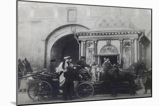 Tsarina Alexandra Fyodorovna Visiting the Iberian Chapel, Moscow, Russia, 1900s-null-Mounted Giclee Print