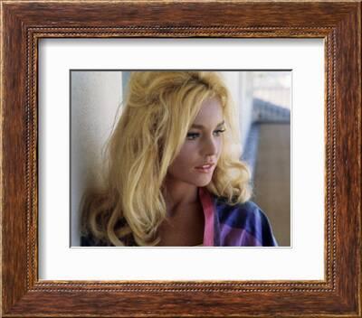 Tuesday Weld: Elegance and Charm in Stunning Photos from the 1960s