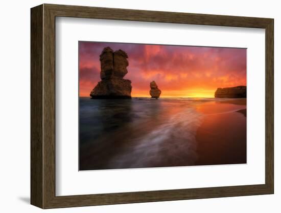 twelve-apostles-2-Lincoln Harrison-Framed Photo