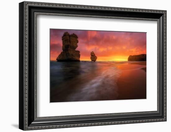 twelve-apostles-2-Lincoln Harrison-Framed Photo