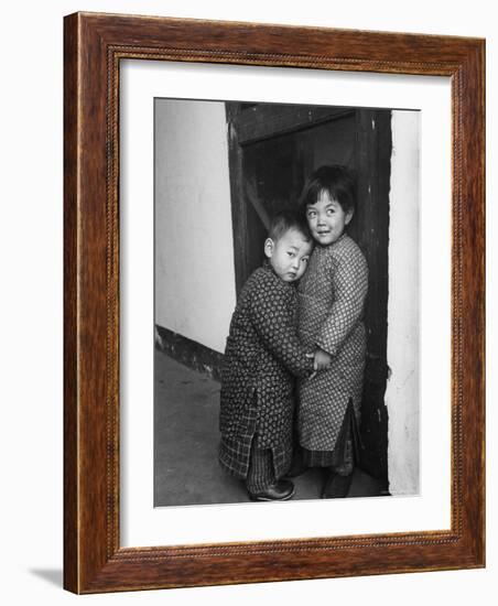 Two Small Chinese Children-Carl Mydans-Framed Photographic Print