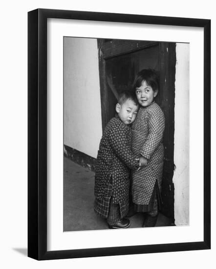 Two Small Chinese Children-Carl Mydans-Framed Photographic Print