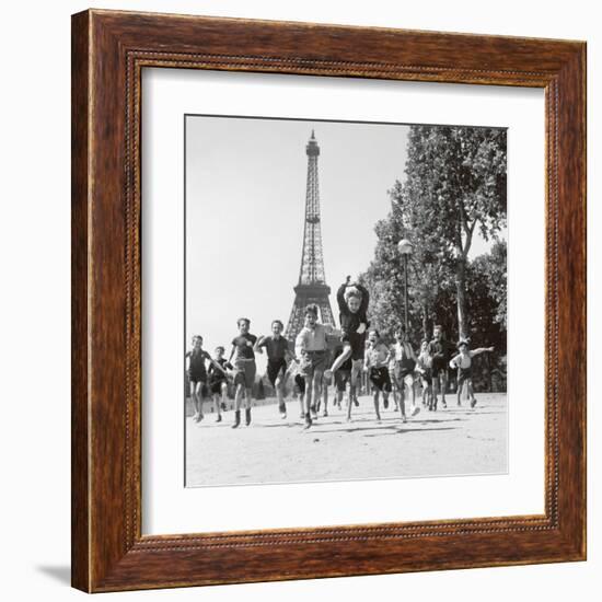 Champs de Mars Gardens-Robert Doisneau-Framed Art Print