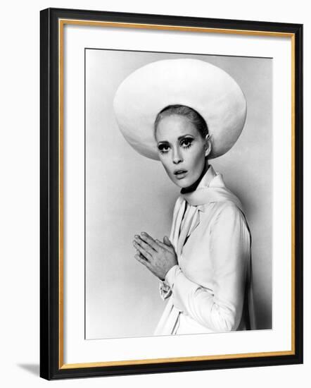 Faye Dunaway, Portraitc.1960s-null-Framed Photo