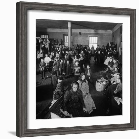 Immigrants Awaiting Examination at Ellis Island, 1902-null-Framed Photo