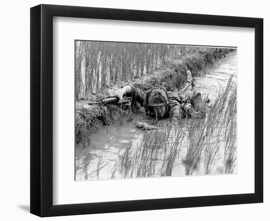 Vietnam War US Troops-Henri Huet-Framed Photographic Print