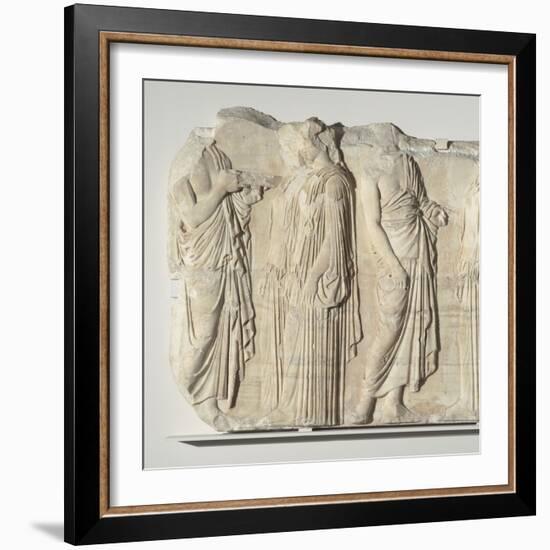 Fragment de la frise est du Parthénon. Vers 445-438 av J.-C.-null-Framed Giclee Print