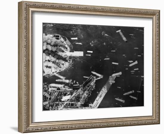 U.S. 21st Bomber Command Dropped Incendiary Bombs on Osaka-null-Framed Photo