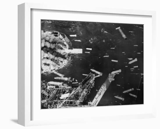 U.S. 21st Bomber Command Dropped Incendiary Bombs on Osaka-null-Framed Photo