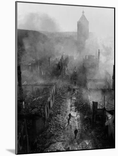 U.S. Infantrymen Move Down a Street in Waldenburg During the 7th Army Advance-null-Mounted Photo