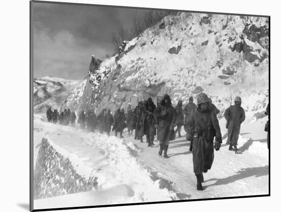 U.S. Marines March South from Kotori, Withdrawing from the Chosin Reservoir in North Korea-null-Mounted Photo