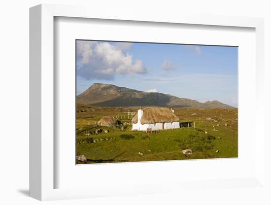 Uk, Scotland, Outer Hebrides-John Warburton-lee-Framed Photographic Print