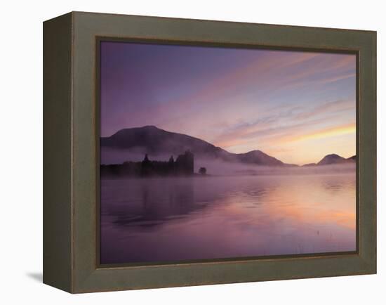 UK, Scotland, Strathclyde, Loch Awe, Kilchurn Castle-Steve Vidler-Framed Premier Image Canvas