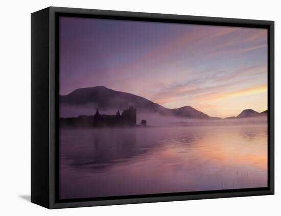 UK, Scotland, Strathclyde, Loch Awe, Kilchurn Castle-Steve Vidler-Framed Premier Image Canvas