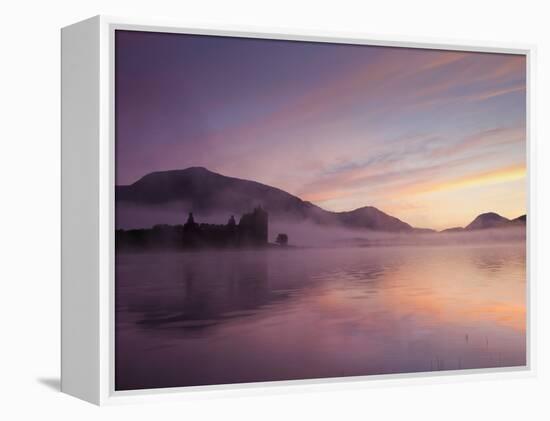 UK, Scotland, Strathclyde, Loch Awe, Kilchurn Castle-Steve Vidler-Framed Premier Image Canvas