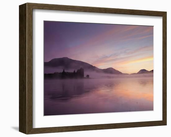 UK, Scotland, Strathclyde, Loch Awe, Kilchurn Castle-Steve Vidler-Framed Photographic Print