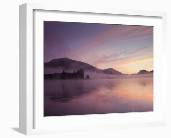 UK, Scotland, Strathclyde, Loch Awe, Kilchurn Castle-Steve Vidler-Framed Photographic Print