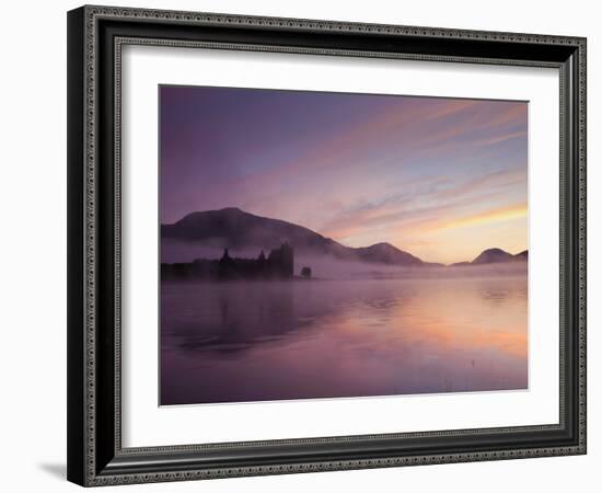 UK, Scotland, Strathclyde, Loch Awe, Kilchurn Castle-Steve Vidler-Framed Photographic Print