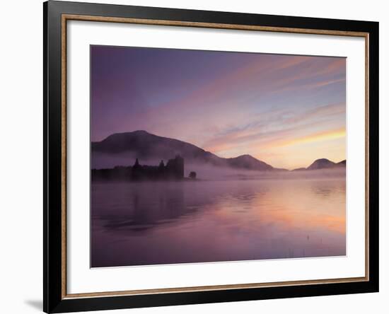 UK, Scotland, Strathclyde, Loch Awe, Kilchurn Castle-Steve Vidler-Framed Photographic Print