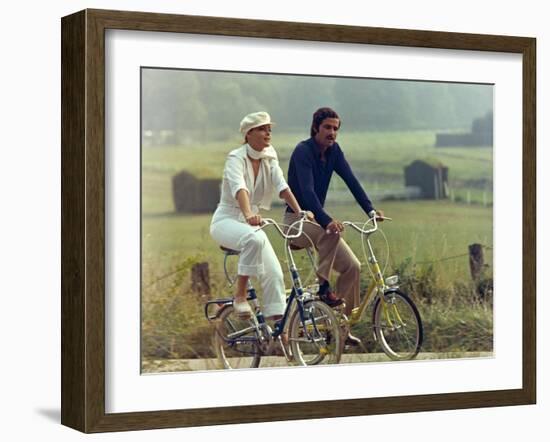 Un Amour by Pluie by Jean Claude Brialy with Romy Schneider and Nino Castelnuovo, 1973 (photo)-null-Framed Photo